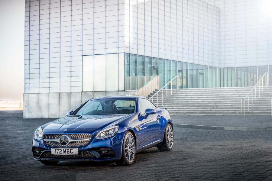  Mercedes-Benz SLC300 AMG Line 2016 года  (UK) (фото 12 из 25)